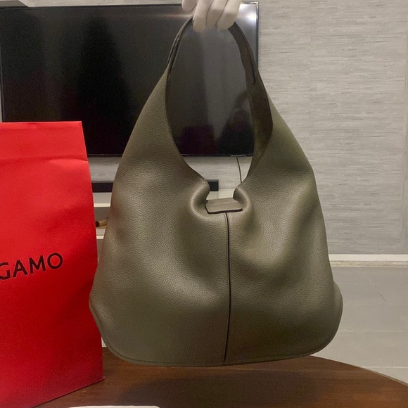 New‼️ SALVATORE FERRAGAMO - Picture 5 of 17